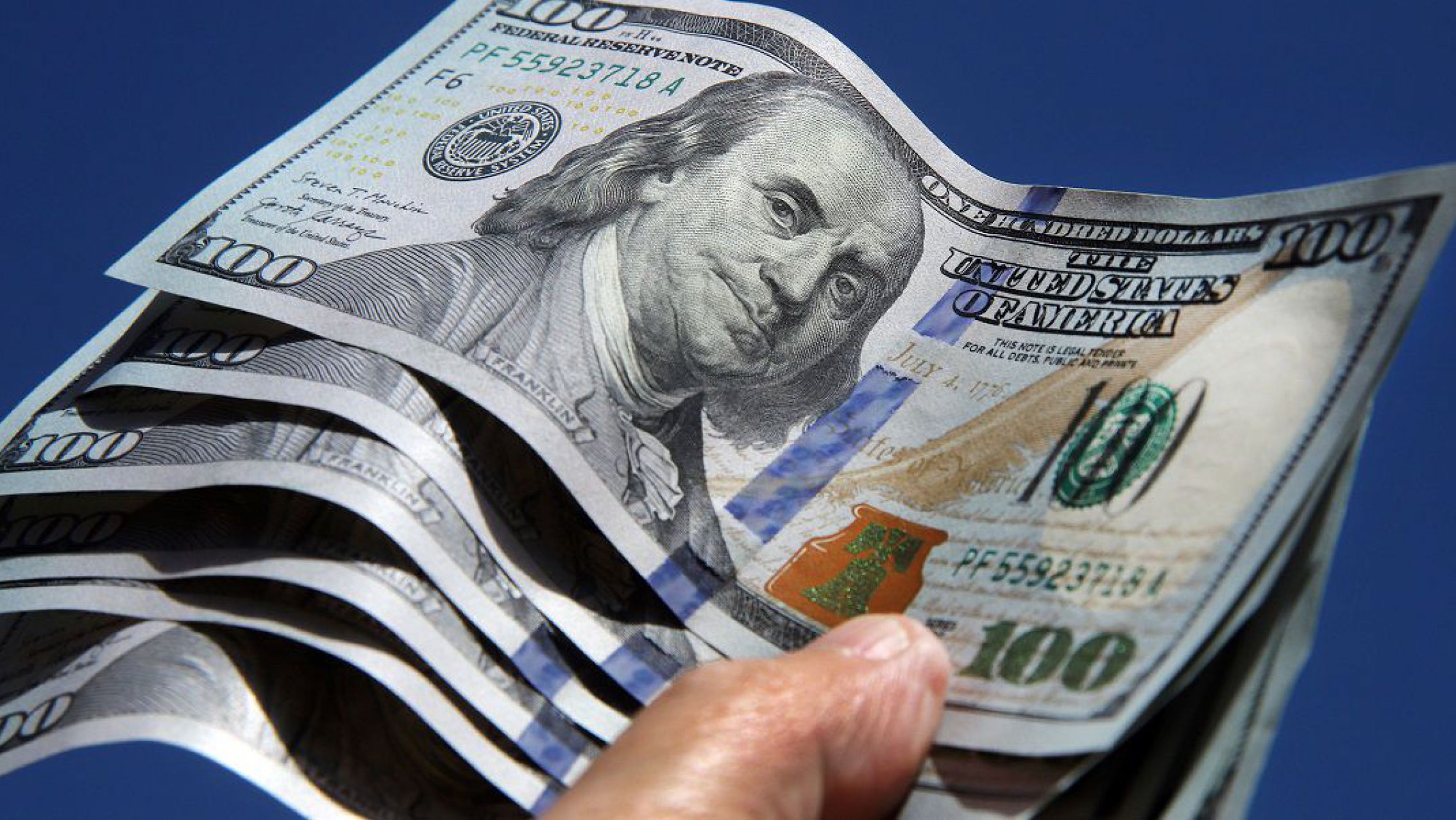 Imparable, el dólar blue sube otros 5 pesos y se acerca al "Qatar"
